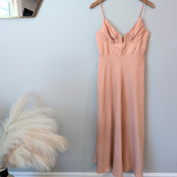 Here Comes The Sun Dresses & Skirts - Here Comes The Sun Peach Sleeveless Spaghetti Strap Slip Dress Size Medium